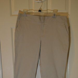 Daisy Fuentes Khaki Capri